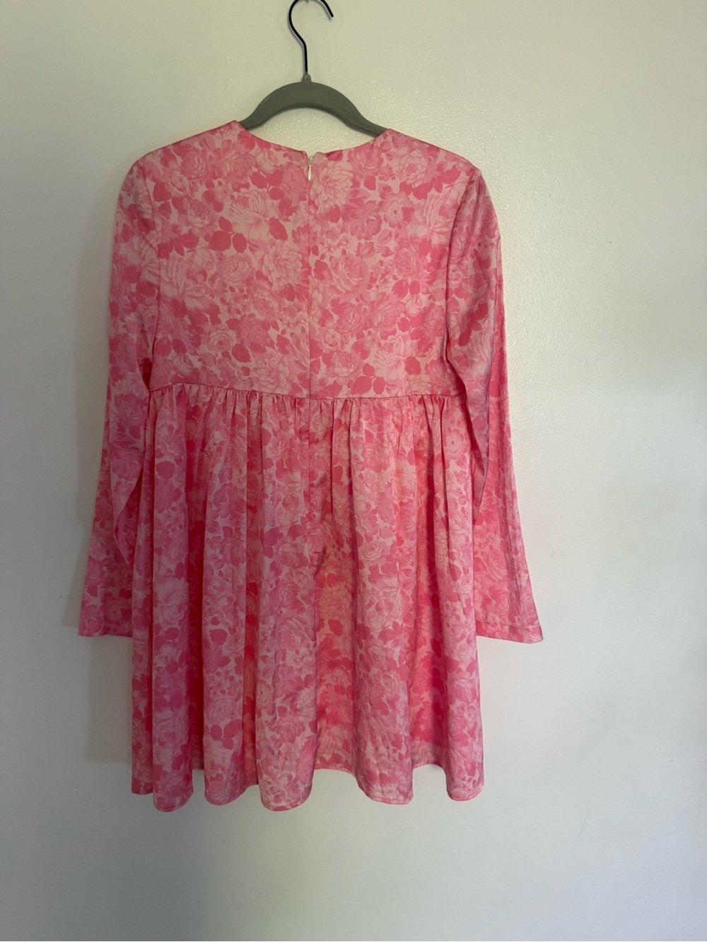 ✅ Selkie Maison Amory Dress Babydoll Mini Satin in Pink Floral - Picture 3 of 4